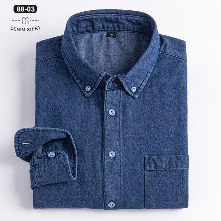 Business casual denim shirt made from organic cotton with classic collar.