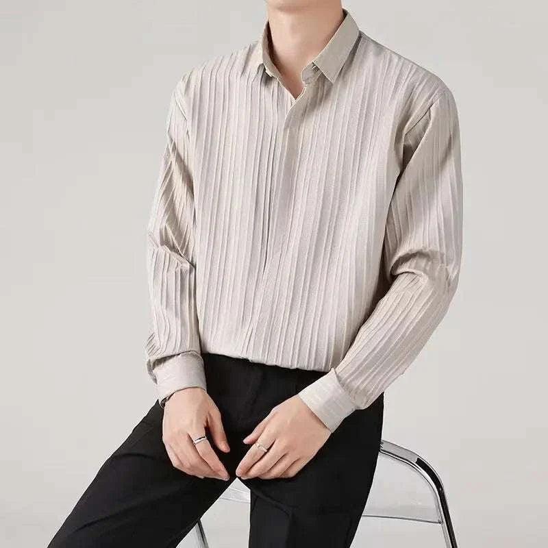 Business loose striped shirt for men, casual elegant style, spring/summer wear.