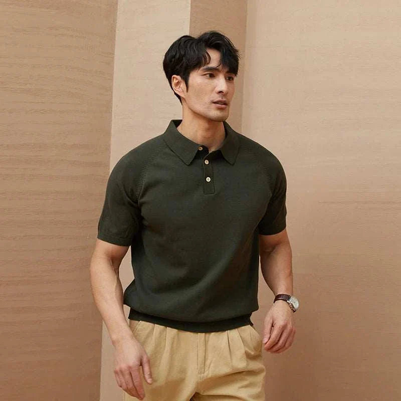 Man wearing a luxury knitted polo t-shirt in solid color.