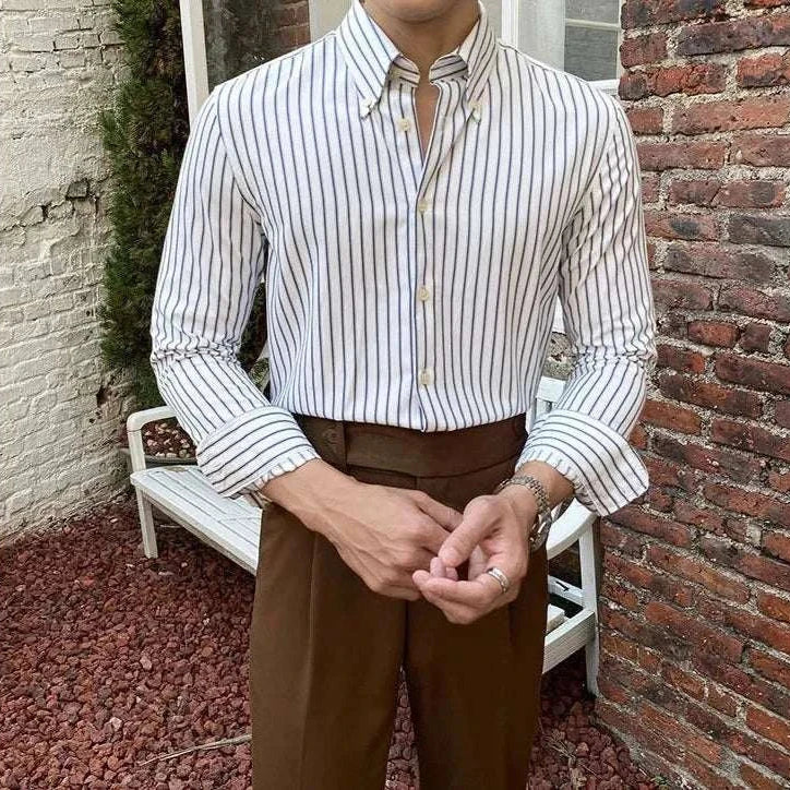 Antonios British retro striped shirt with classic collar, perfect for casual or elegant looks.