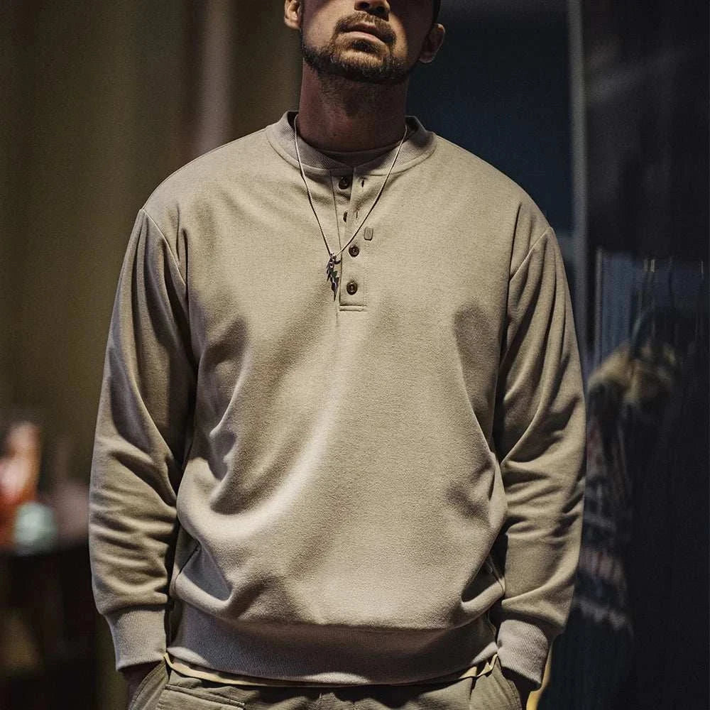 Men's cozy sweatshirt in regular fit, perfect for autumn and winter warmth.