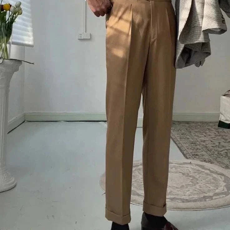 High waist gentleman trousers in brown for a smart casual look.