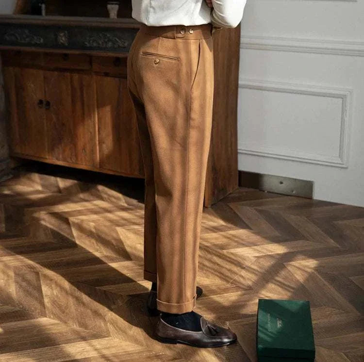Elegant Autumn/Winter retro Italian trousers for men in solid pattern, made from polyester and cotton blend.