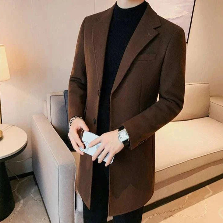 Elegant slim fit suit coat for autumn and winter fashion.