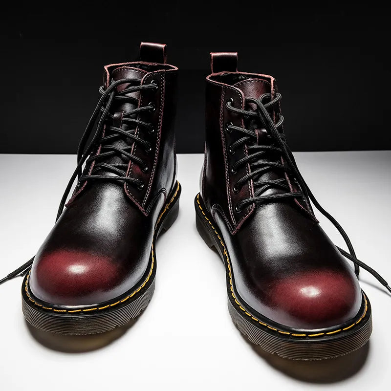 ANT warm boots in leather with classic minimalist design, perfect for casual or dressy outfits in the cold season.