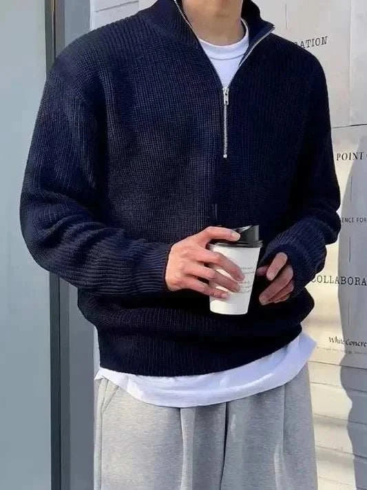 Half-high zipper autumn sweater for men in navy, cozy and stylish for fall.