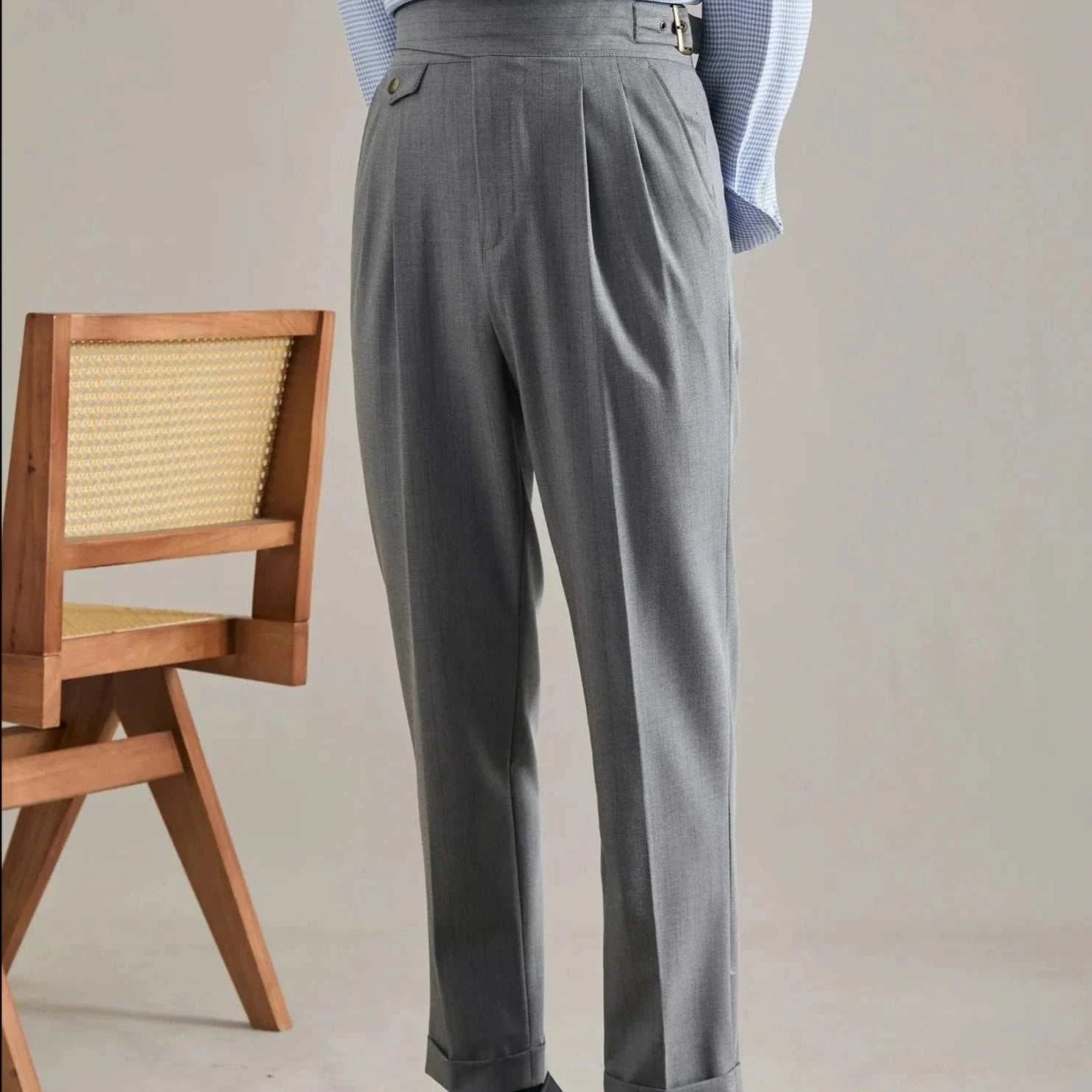 Office outfit high waist trousers in elegant gray perfect for a professional work look.