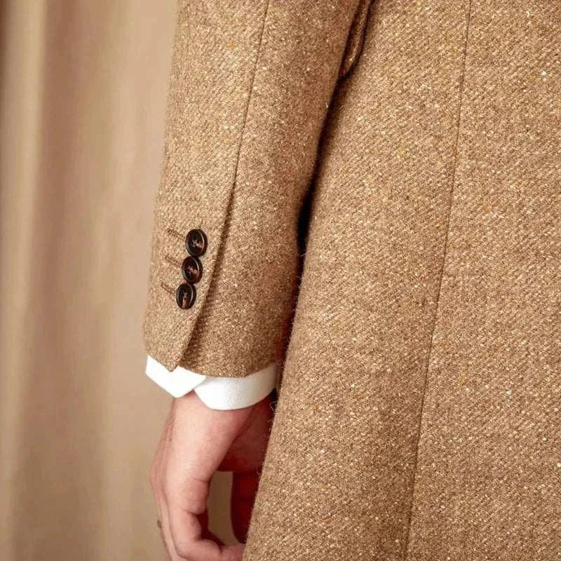 Old money wool premium coat for men in high-quality fabric, showcasing classic style and luxury.