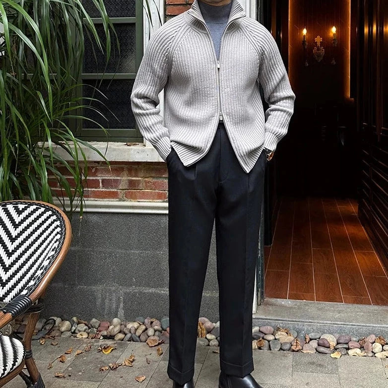 Retro cardigan in cotton, stylish and cozy for chilly nights, perfect for men's casual or elegant wear.