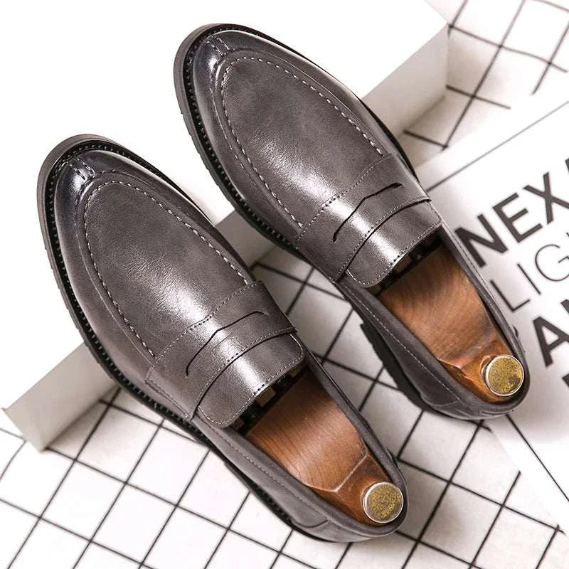 British casual loafers with rubber outsole, combining style and comfort for a laid-back look.