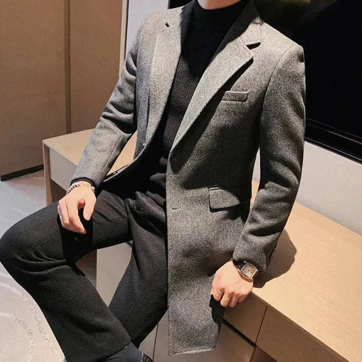 Elegant slim fit suit coat for men, high-quality polyester, autumn/winter fashion.
