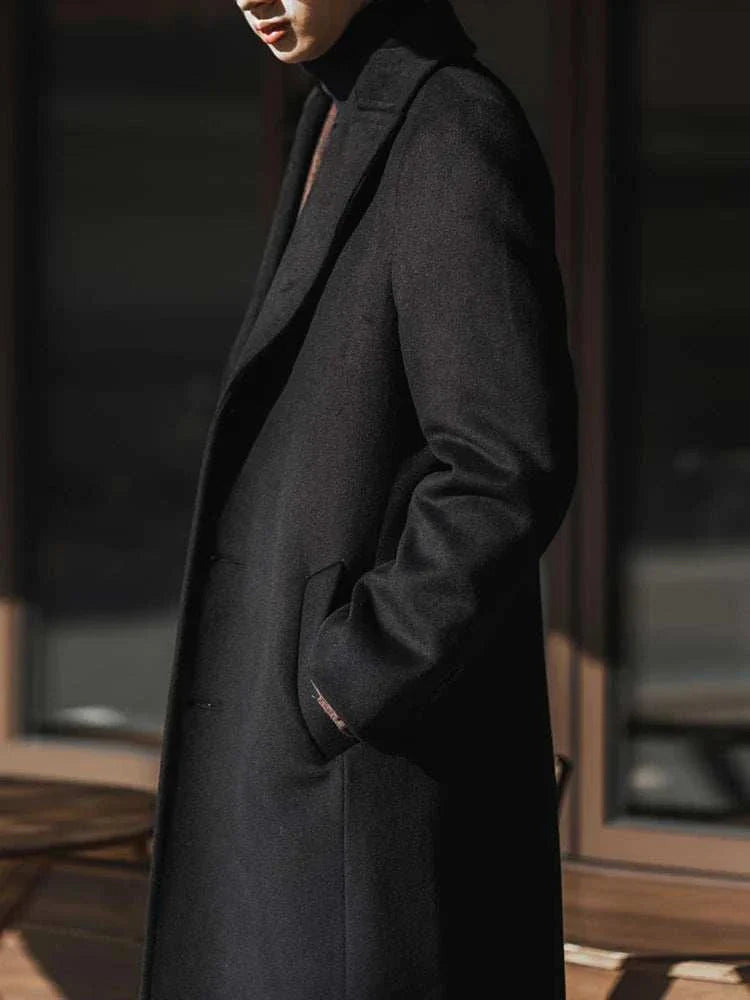 Men's single breasted trench coat in black, warm polyester, ideal for autumn/winter.