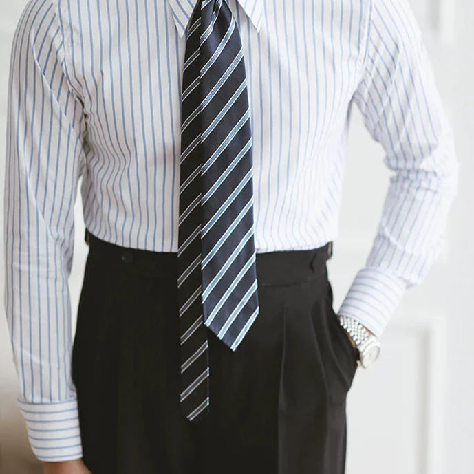 Business slim fit striped Italian shirt in breathable cotton for men.