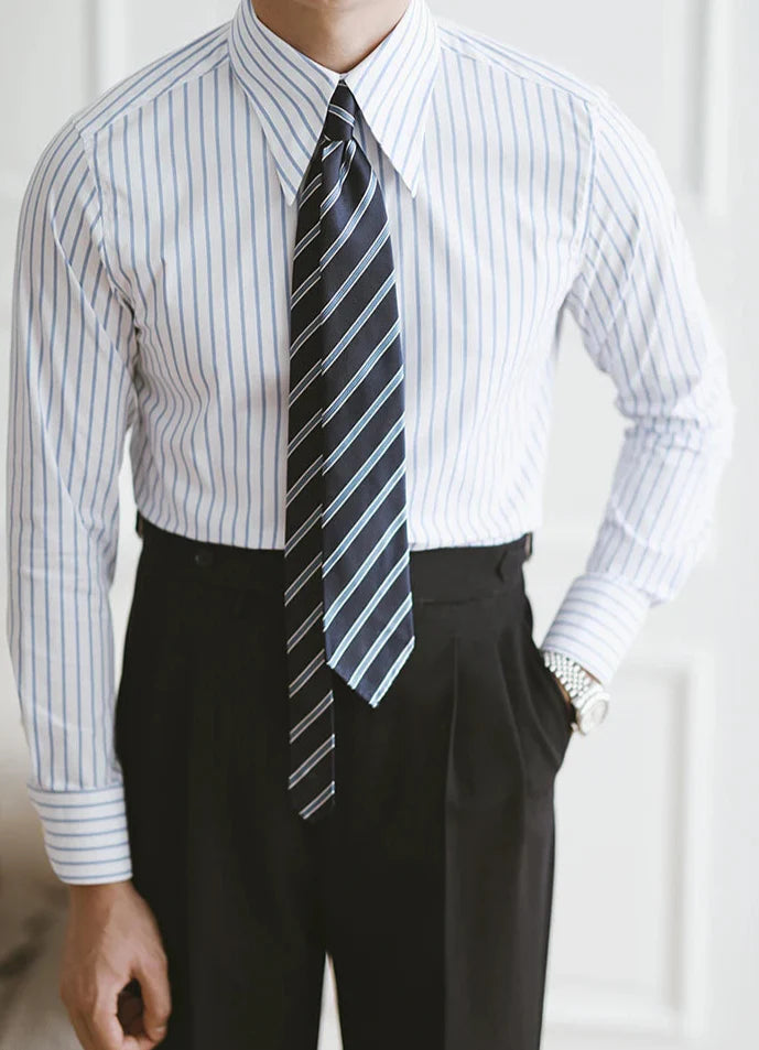 Business slim fit striped Italian shirt in breathable cotton for men.