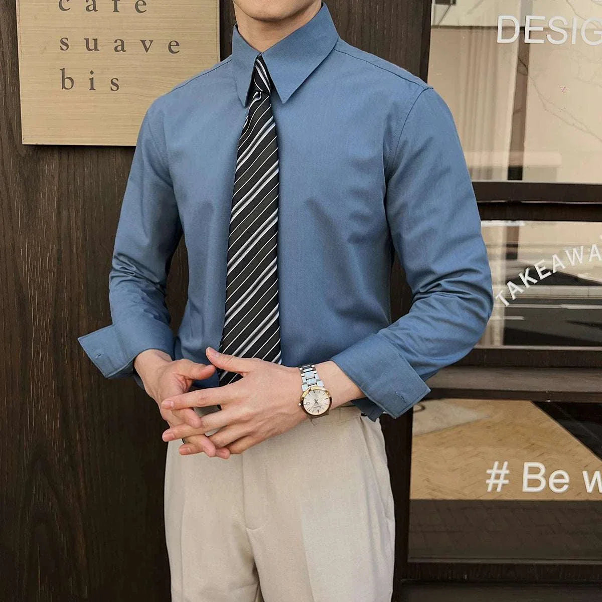 British formal slim-fit shirt with a tie, perfect for any formal occasion, made of comfortable polyester.