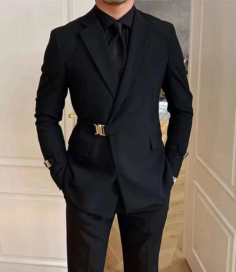 Elegant slim fit suit jacket in black, perfect fitting for men.