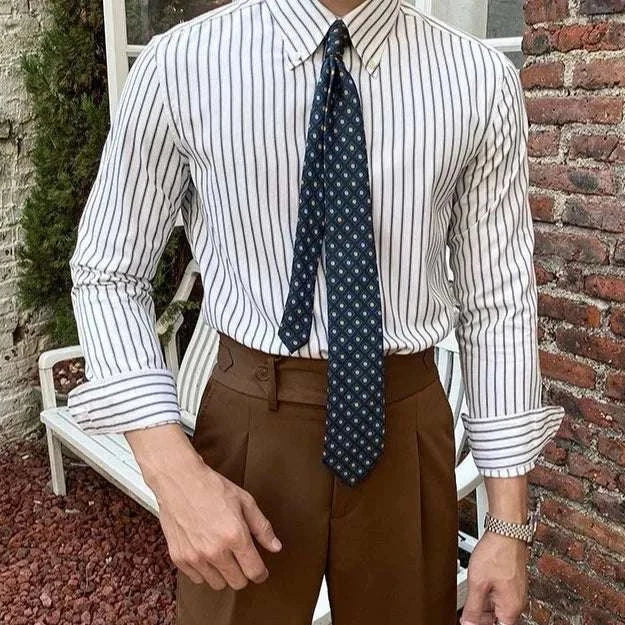 Antonios British retro striped shirt with classic collar, perfect for casual or elegant outfits.