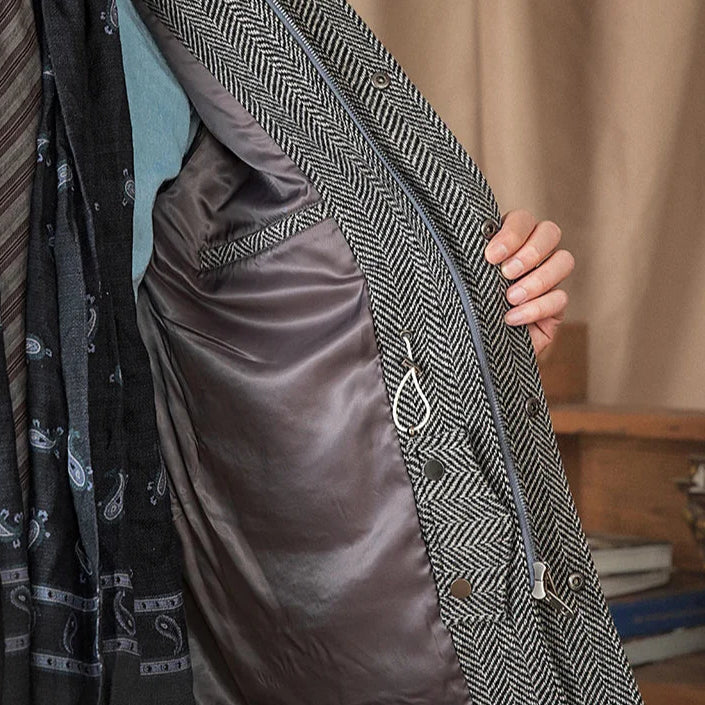 Wool heavy vintage coat with inner lining detail.