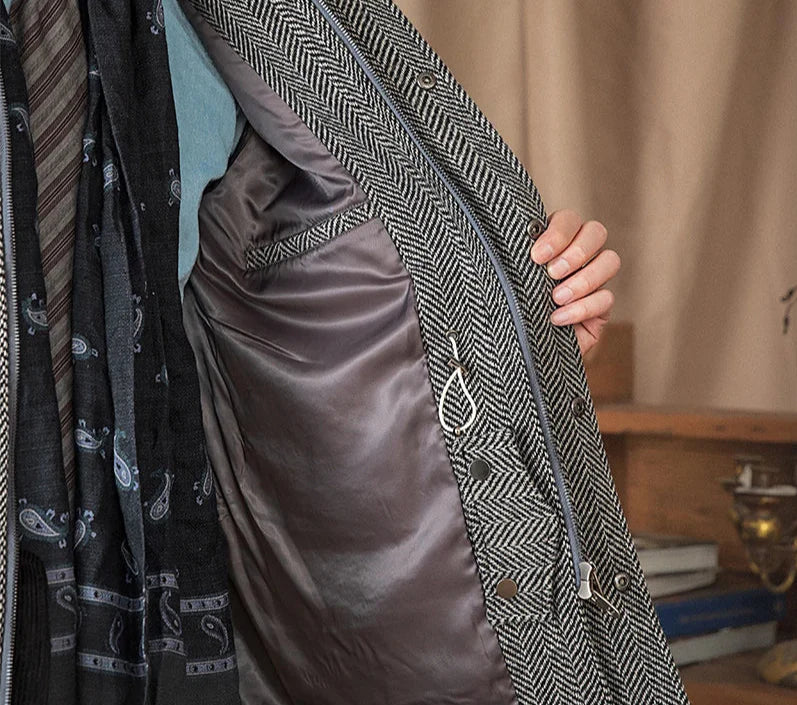 Wool heavy vintage coat with inner lining detail.