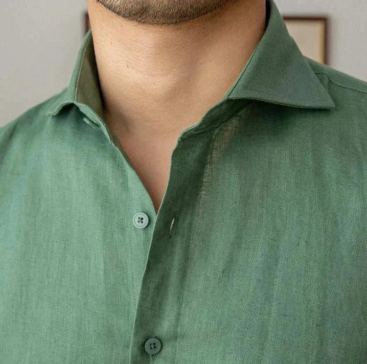 Lightweight green linen long-sleeve shirt for men, breathable and stylish for all seasons.