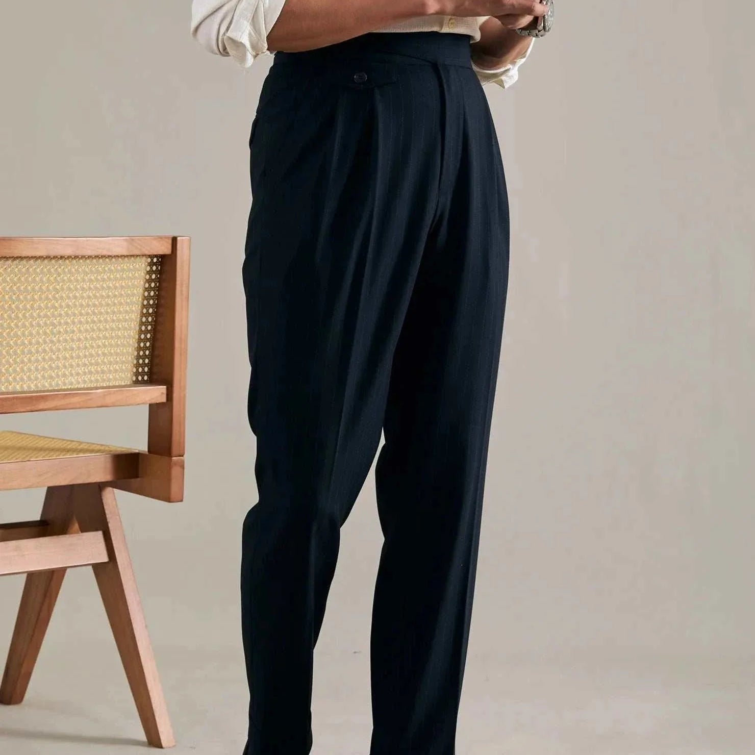 Office outfit high waist trousers in black, elegant smart casual style.