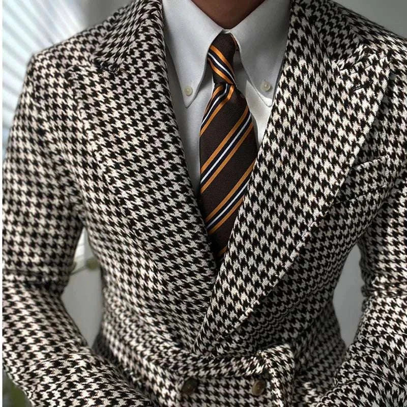Houndstooth woolen retro suit blazer with classic plaid pattern, styled for elegant and professional occasions.