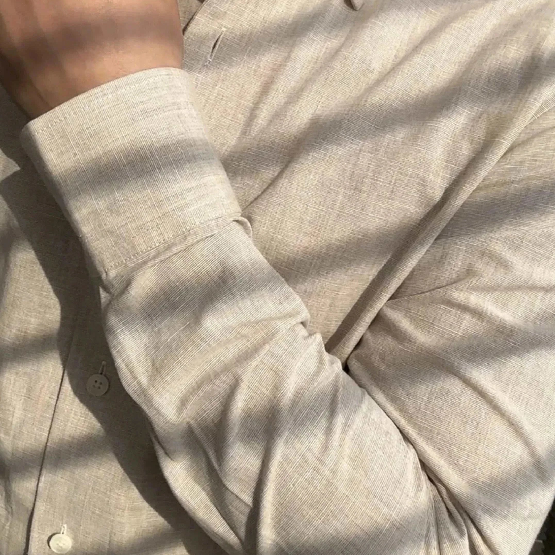 Office suit long sleeve shirt for men in light fabric, ideal for spring and summer, solid color, breathable polyester.