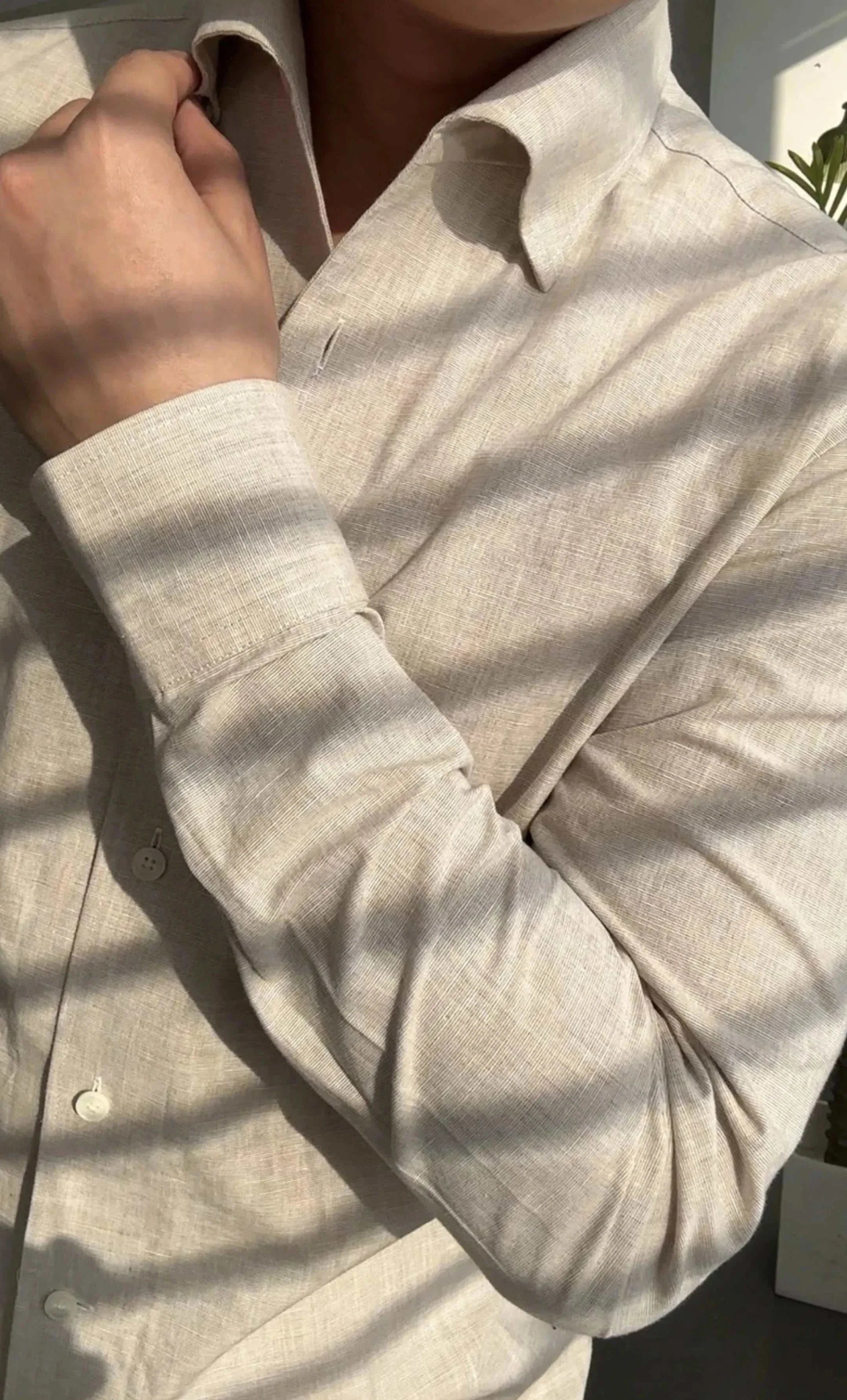 Office suit long sleeve shirt for men in light fabric, ideal for spring and summer, solid color, breathable polyester.