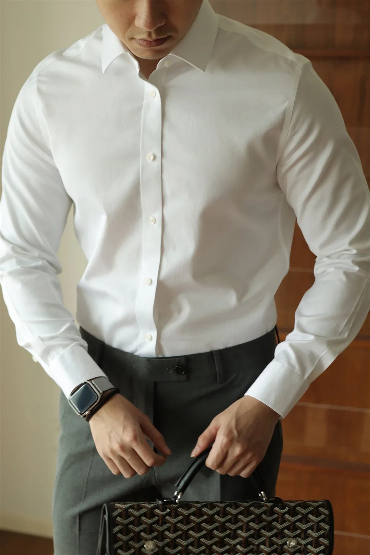 Casual office Italian shirt for men in breathable cotton fabric.