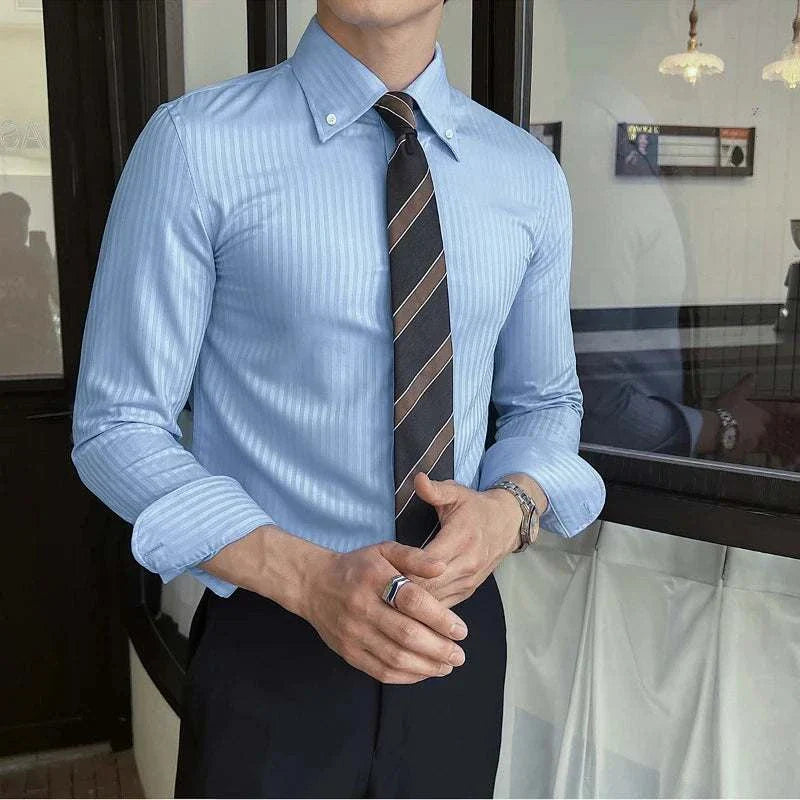 Men's business casual slim fit shirt in light blue, ideal for office or elegant events.