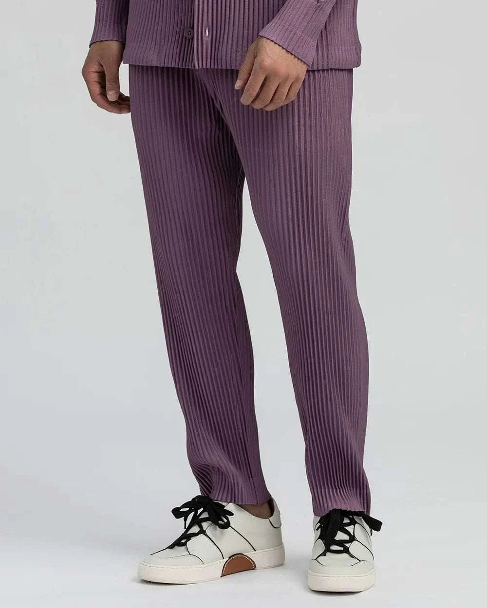 Baggy relaxed fit casual trousers in solid polyester fabric, suitable for smart casual wear.
