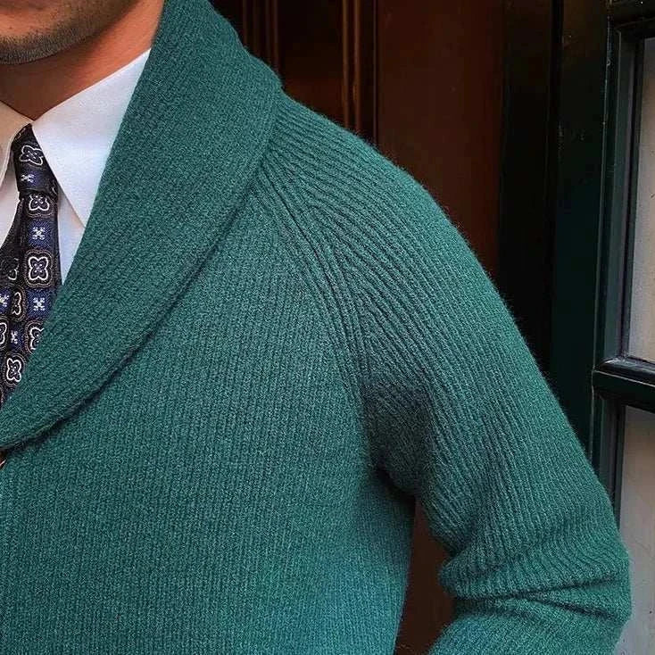 Oxford premium cardigan in dark green, stylish lightweight men's wear for chilly autumn nights.