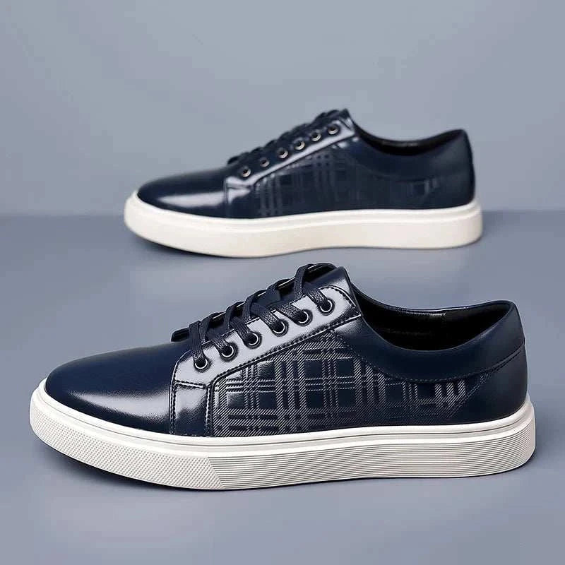 Intense blue casual shoes for men, stylish and comfortable with a modern design.