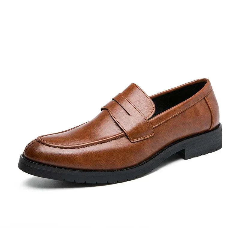 British casual loafers with rubber outsole in brown leather, perfect for a laid-back style.