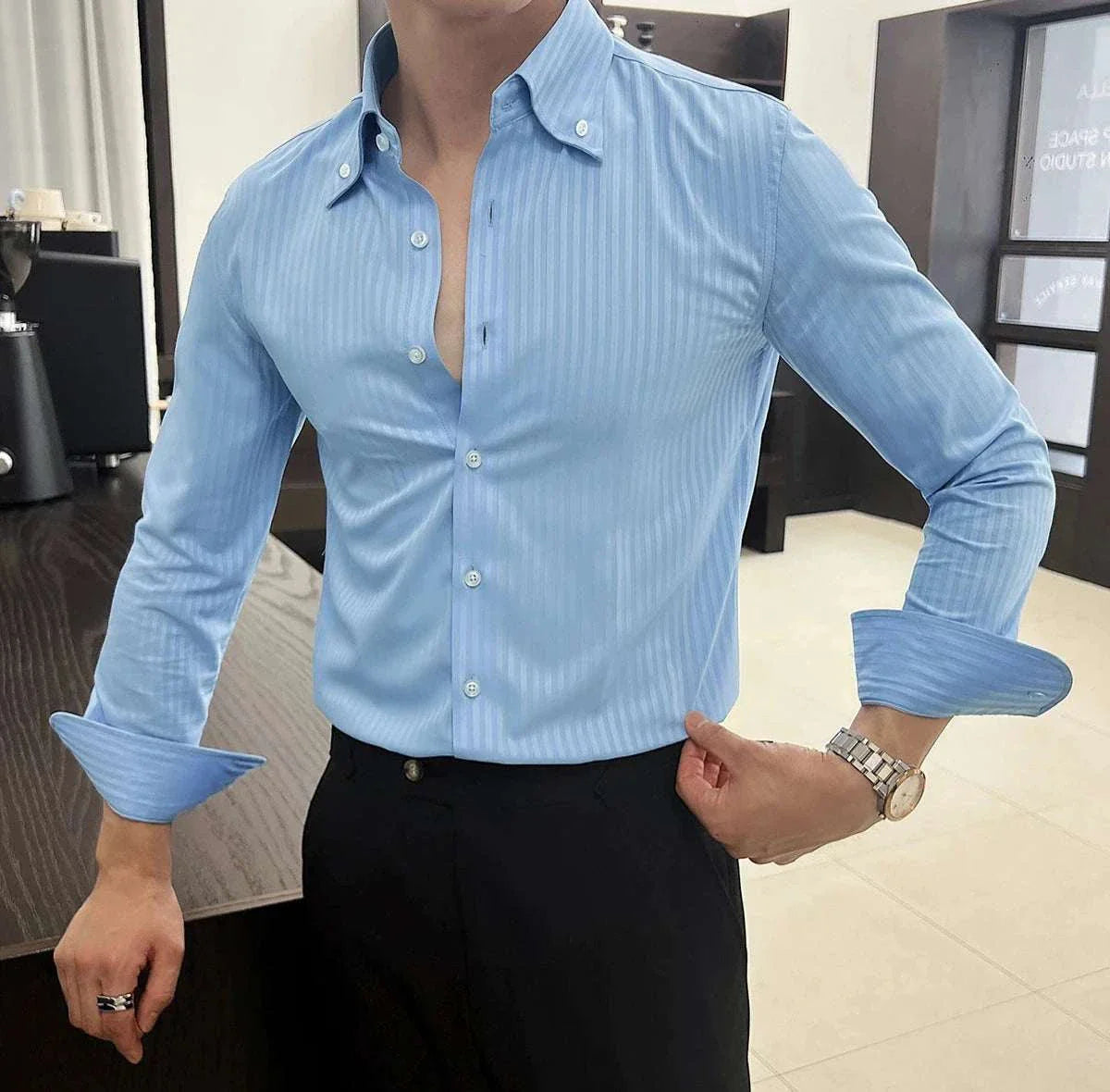 Business casual slim fit shirt in light blue, perfect for spring/summer occasions.