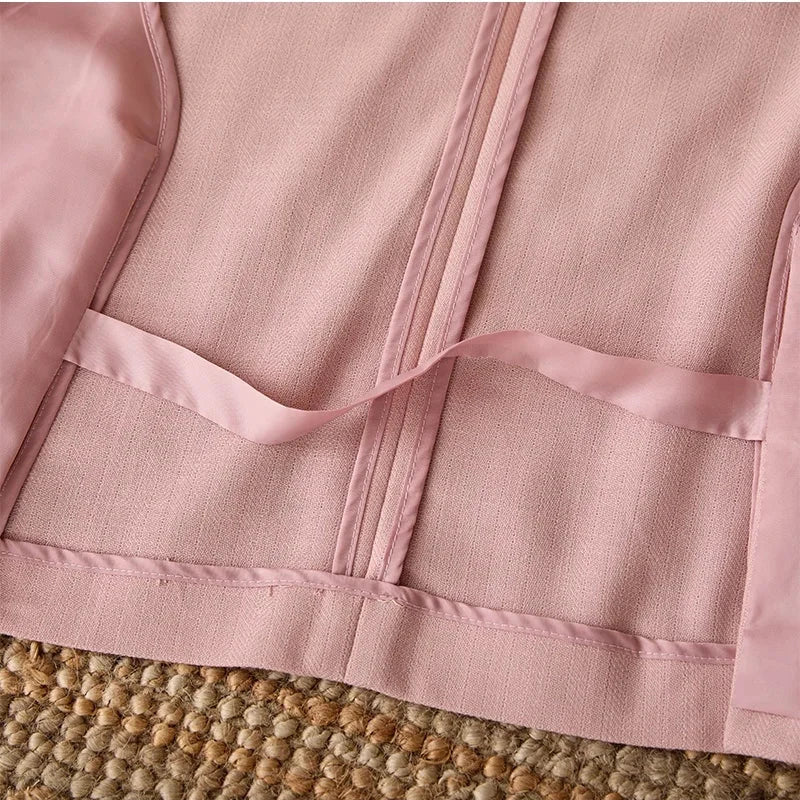 Business linen relaxation jacket in pink fabric, providing comfort and style.