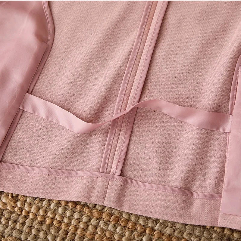 Business linen relaxation jacket in pink fabric, providing comfort and style.