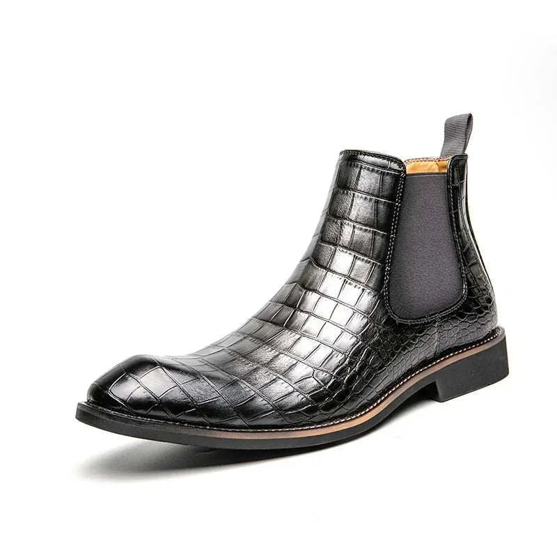 Casual snake pattern boots made of ecological leather and rubber.