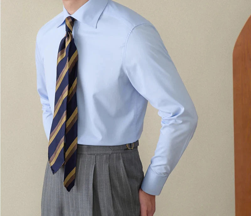 Italian style old money shirt in vintage design with long sleeves and elegant fit.