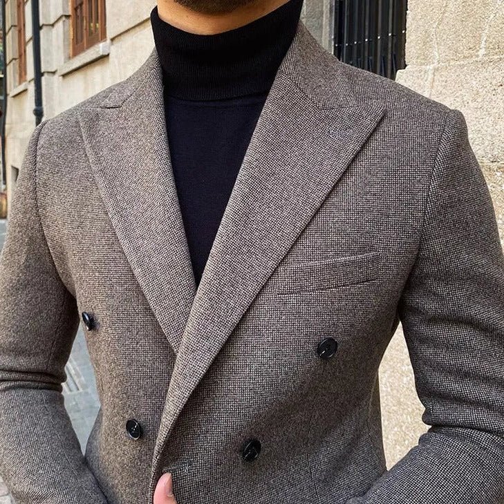 Office double breasted suit for men in elegant pattern and versatile color.