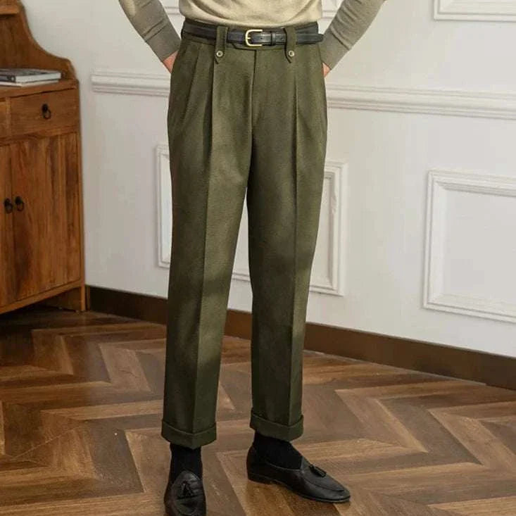 Straight high-waist casual trousers in olive green, perfect for stylish and comfortable occasions.