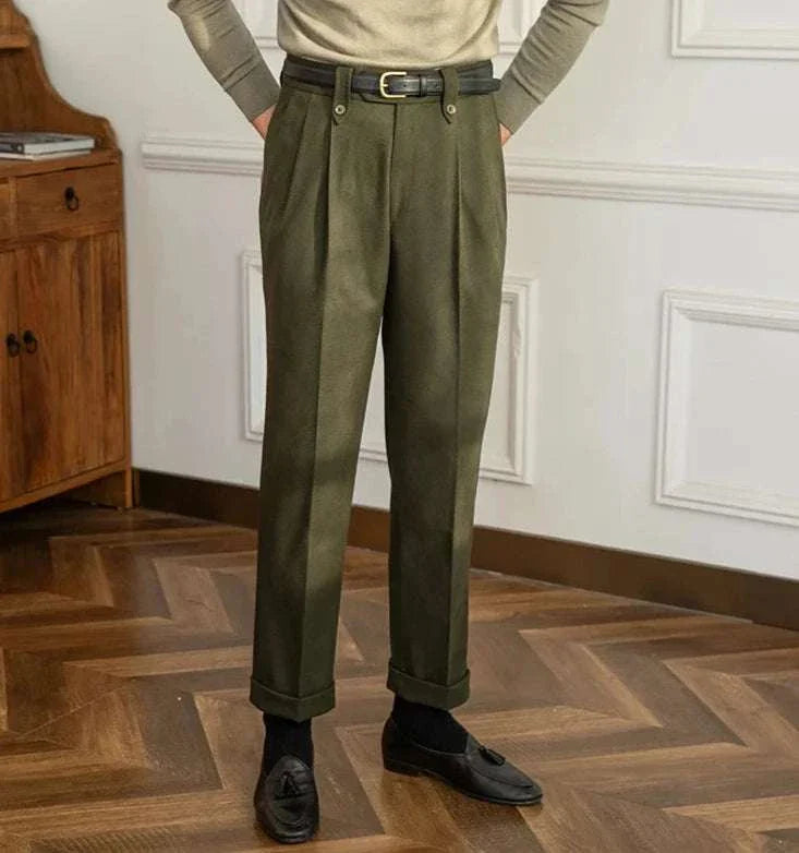 Straight high-waist casual trousers in olive green, perfect for stylish and comfortable occasions.