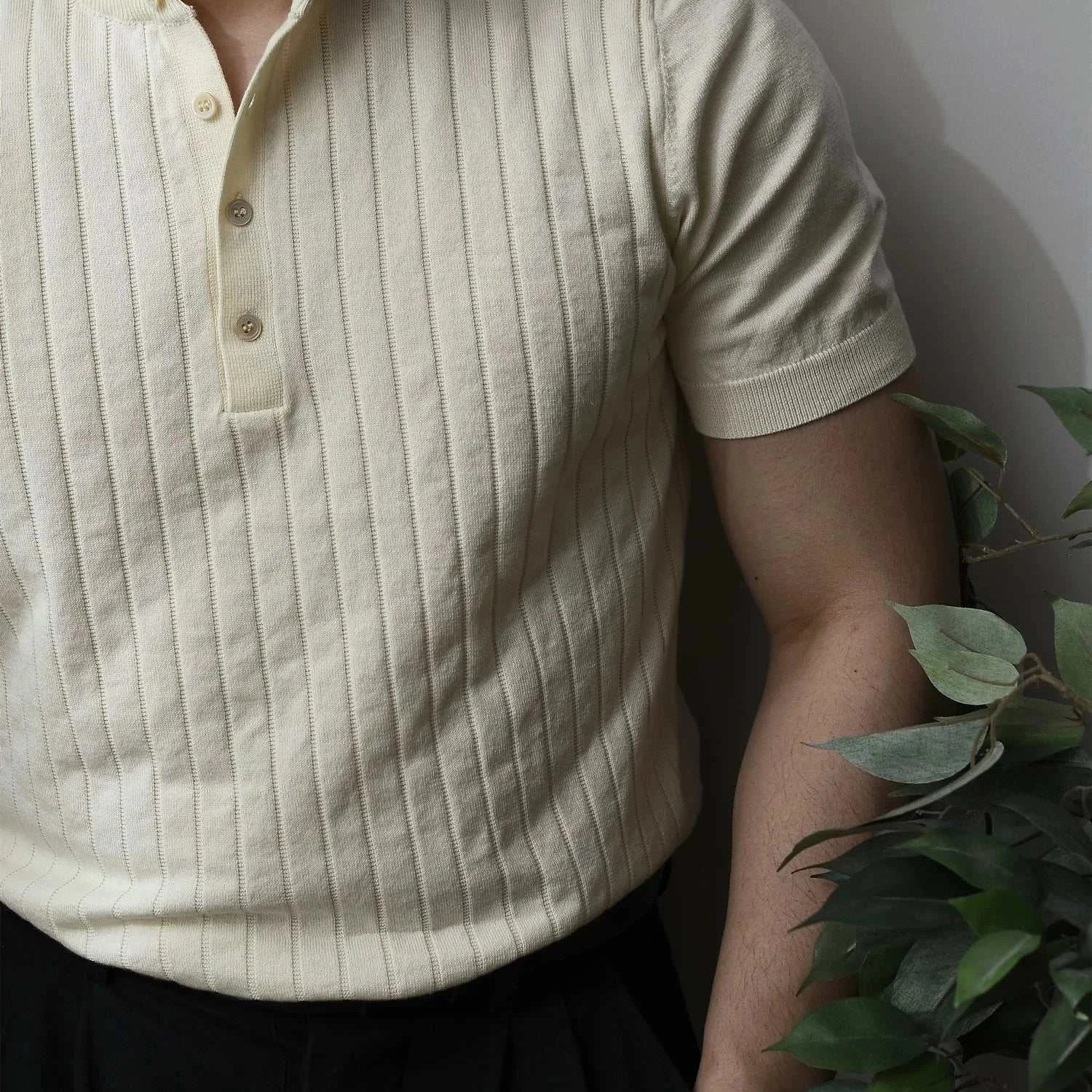 Vintage business cotton summer t-shirt with classic collar and solid pattern.