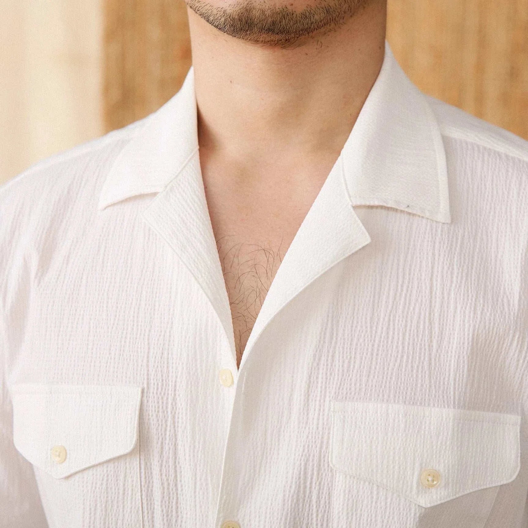 Cuban collar relaxed fit elegant shirt in lightweight, breathable cotton, ideal for spring and summer.