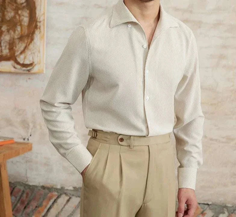 Vintage Italian long sleeve shirt made of soft breathable cotton.