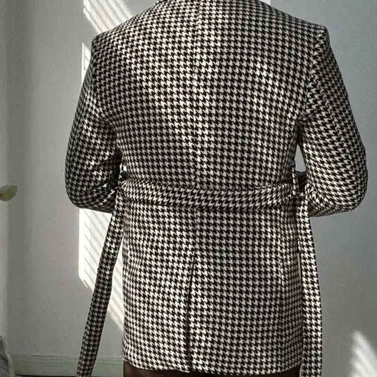 Houndstooth woolen retro suit blazer for men, back view, elegant plaid pattern.