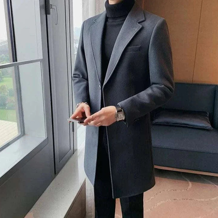 Elegant slim fit suit coat for men, ideal for autumn and winter.