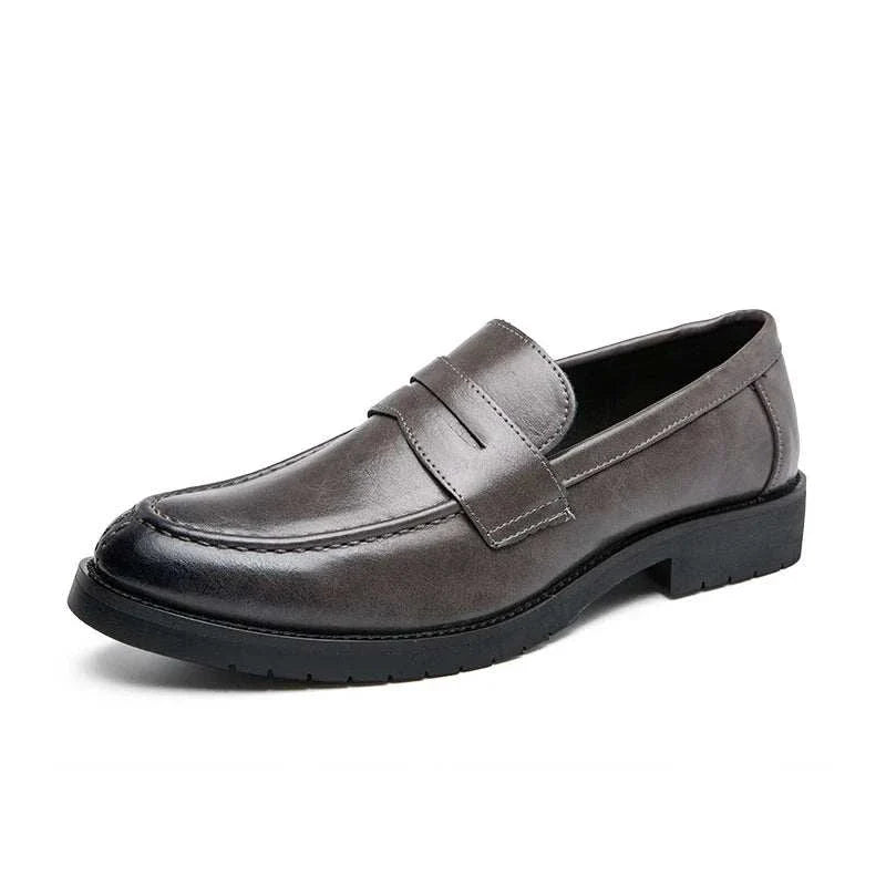 British casual loafers with rubber outsole in sleek design.