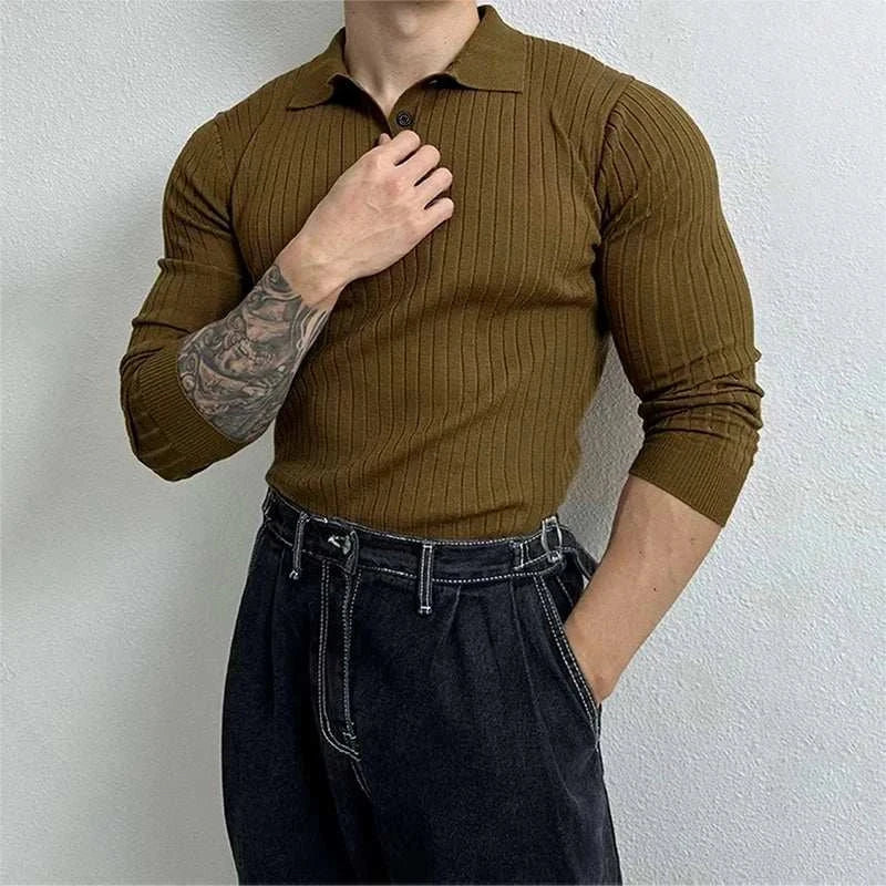 Muscle fit sweater for men in soft cotton.
