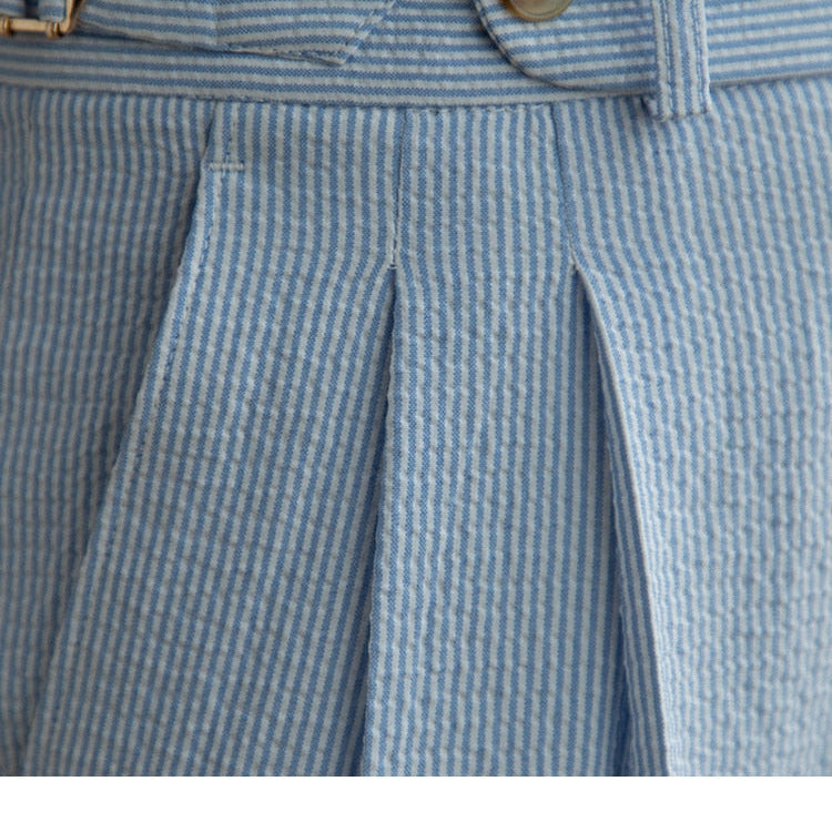 Close-up of Italian Old Money Trousers showcasing fine tailoring and classic design.